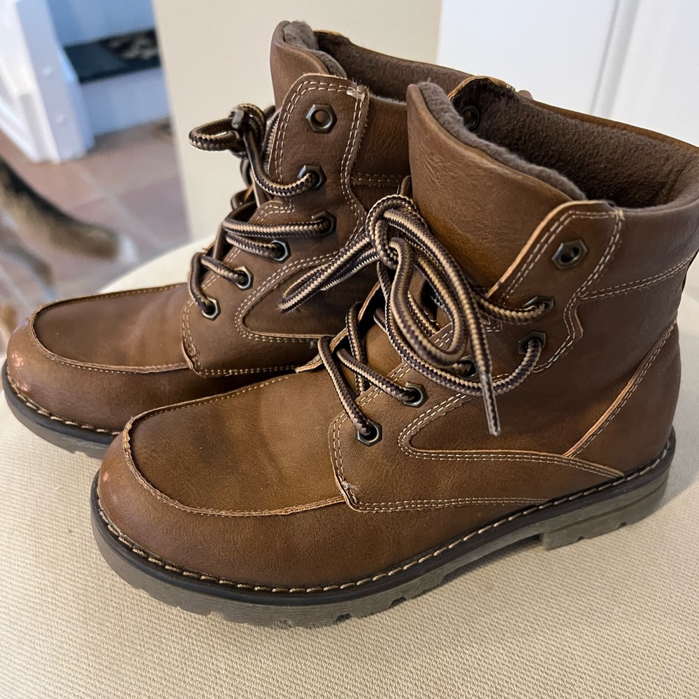 Joe Fresh boys lace up boots